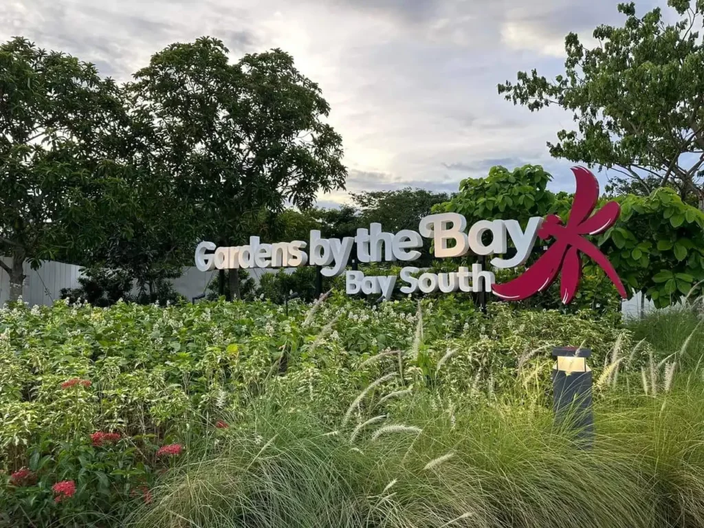 gardens by the bay , urban garden examples